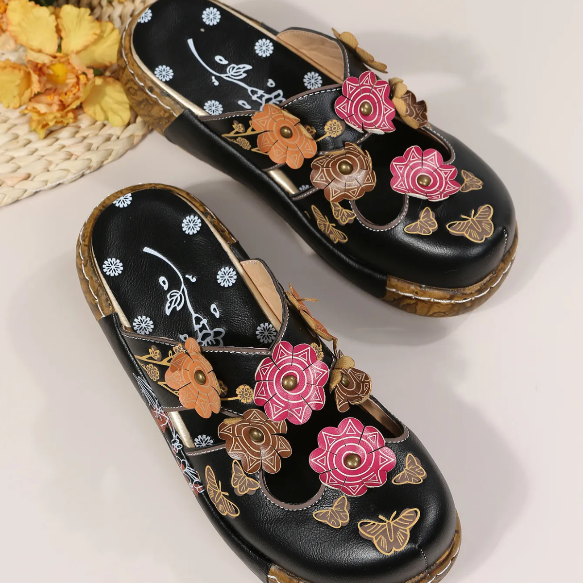 Ninette™ – Elegant Retro Sandals with Floral Detail