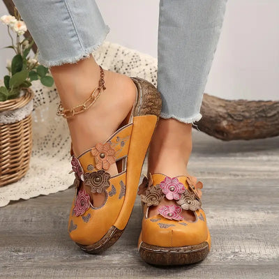 Ninette™ – Elegant Retro Sandals with Floral Detail